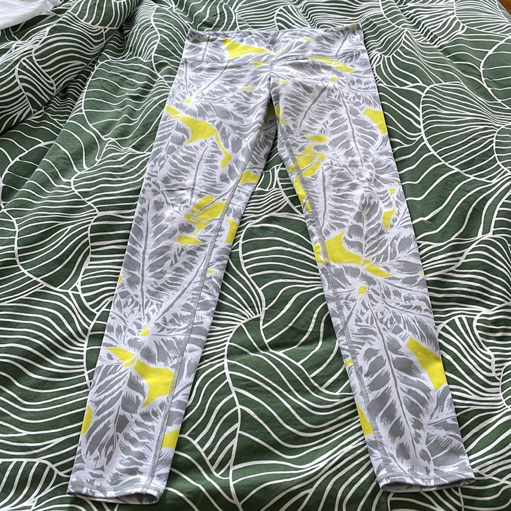 Alo Yoga Airbrush Palm-Printed Sport Leggings Zest Gray Yellow Palm Print Size S
